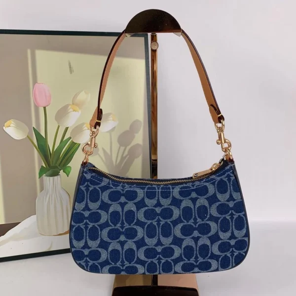 COACH CAF82 Teri Shoulder Bag in Signature Denim Natural