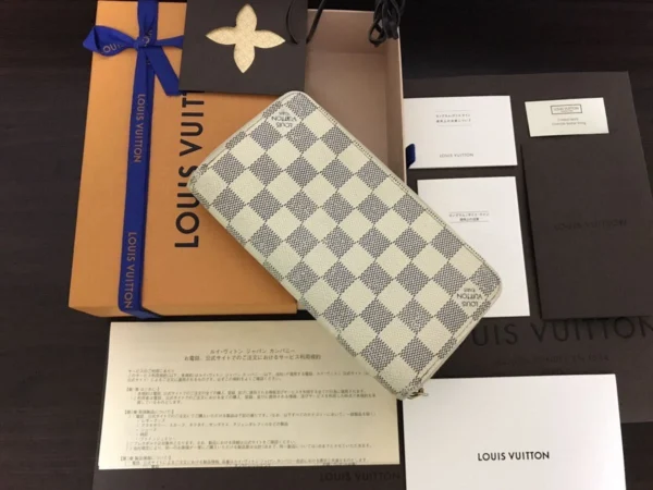 Louis Vuitton Damier Azur Zippy Long Wallet Unisex in Excellent Condition
