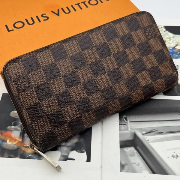 Louis Vuitton Damier Zippy Long Wallet Pre-Owned From Japan